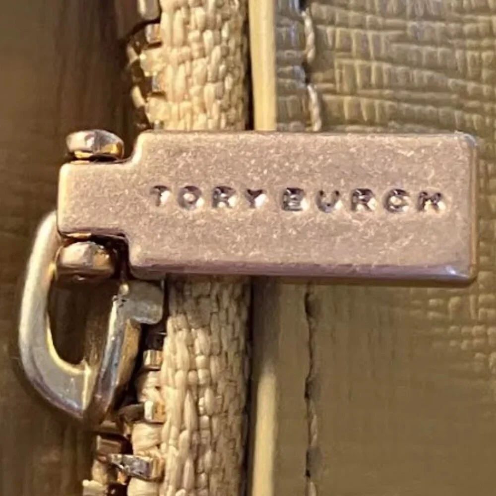 Tory Burch Robinson Zip-Around Continental Wallet Saffiano Leather EUC/Like New